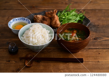 湯和菜,炸雞 湯和菜,炸雞 124480080