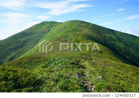 龍門山的山脊 124480317