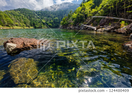 Summer scenery of the northern Yatsugatake mountains, Futagoike Pond and Oike Pond 124480409
