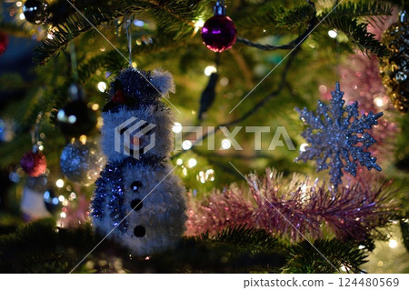 Christmas tree and snowman decorations 124480569