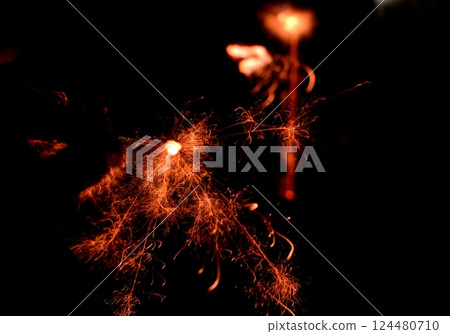 夏日的火花稍縱即逝 夏日的火花稍縱即逝 124480710