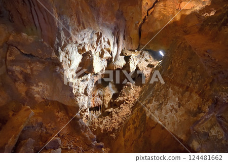 秋吉洞窟內部圖片,位於中國地方秋吉台黑谷支洞,洞內有令人印象深刻的鐘乳石和石筍,位於山口縣宮市 (3) 秋吉洞窟內部圖片,位於中國地方秋吉台黑谷支洞,洞內有令人印象深刻的鐘乳石和石筍,位於山口縣宮市 (3) 124481662