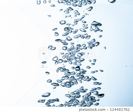 Pour water Pour water 124481762