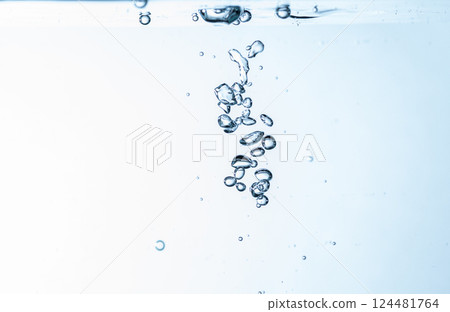Pour water Pour water 124481764