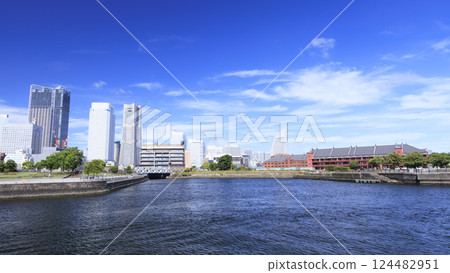 Minato Mirai seen from Zo-no-hana Park 124482951