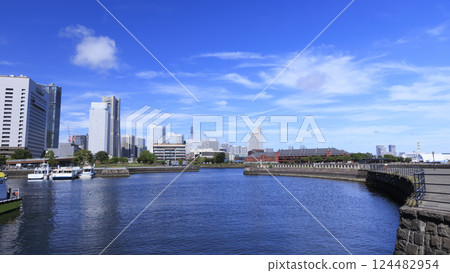 Minato Mirai seen from Zo-no-hana Park 124482954