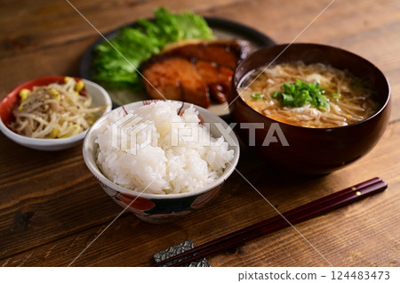 Soup and two dishes: broiled yellowtail and bean sprout namul Soup and two dishes: broiled yellowtail and bean sprout namul 124483473