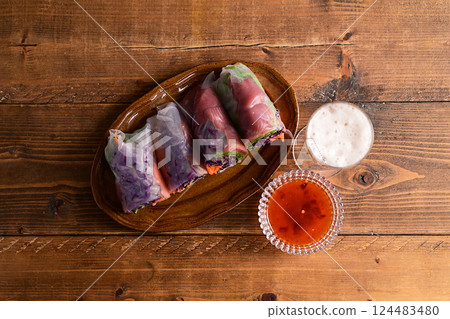 Purple cabbage and tuna spring rolls 124483480