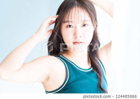 Beauty portrait of a healthy young woman in a tank top 124485988