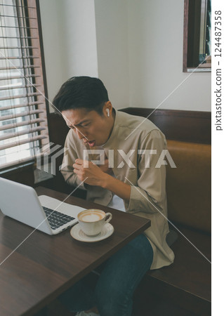 咖啡館 咖啡廳 男人 124487358