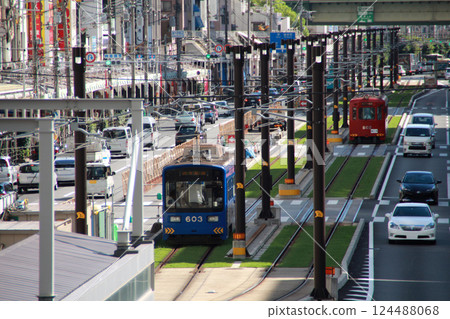A train running near Tennoji Station on the Hankai Electric Railway 124488068