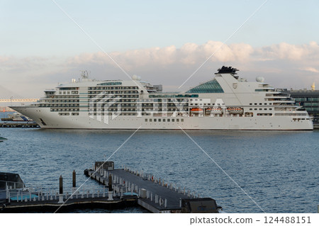 Seabourn Encore 停靠橫濱港未來新港碼頭 Seabourn Encore 停靠橫濱港未來新港碼頭 124488151