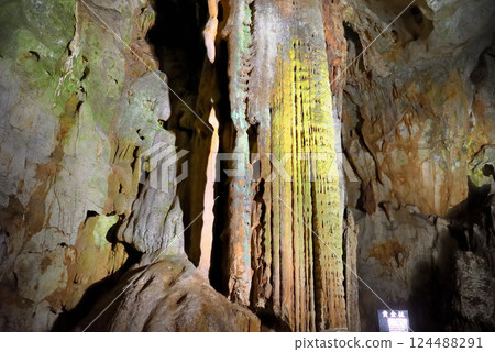 The Golden Pillar, a landmark that stands at the entrance to Akiyoshido and Kurotani Cave in Akiyoshidai, Chugoku region, Miya City, Yamaguchi Prefecture (3) The Golden Pillar, a landmark that stands at the entrance to Akiyoshido and Kurotani Cave in Akiyoshidai, Chugoku region, Miya City, Yamaguchi Prefecture (3) 124488291