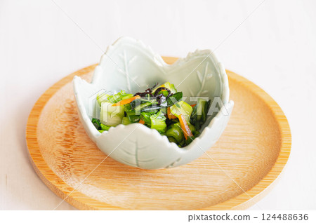 Salted kelp and lightly pickled vegetables 124488636