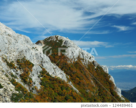 [Mountain scenery] Climbing Mt. Kaikoma in Yamanashi and Nagano prefectures, Marishiten (2019) 124489461