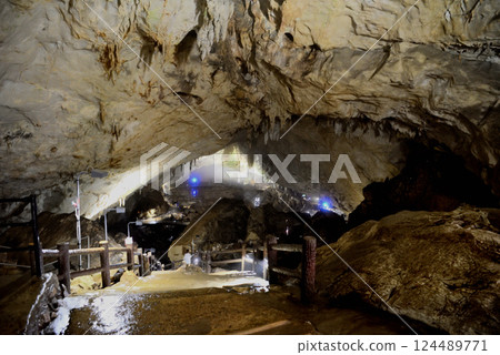 Chugoku region, Akiyoshidai, Akiyoshido, a space filled with umbrellas overlooking the elevator junction, Miya City, Yamaguchi Prefecture (1) Chugoku region, Akiyoshidai, Akiyoshido, a space filled with umbrellas overlooking the elevator junction, Miya City, Yamaguchi Prefecture (1) 124489771