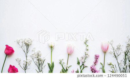 白色背景上粉紅色的花朵，平鋪 124490051