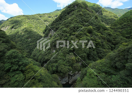 Scenery of Toro Gorge, Saijo City, Ehime Prefecture 124490351