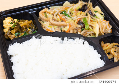 Delicious Chinese stir-fried meat and vegetables lunch box Delicious Chinese stir-fried meat and vegetables lunch box 124490574