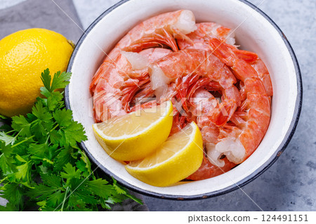 Fresh shrimps, accompanied by sprigs of fresh parsley and juicy lemon Fresh shrimps, accompanied by sprigs of fresh parsley and juicy lemon 124491151