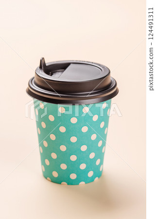 A simple and stylish paper coffee cup, perfect for takeaway beverages 124491311