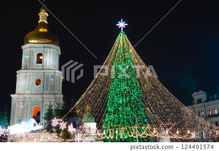 Central Christmas tree on the square of the city of Kiev for the New Year 2021 Central Christmas tree on the square of the city of Kiev for the New Year 2021 124491574