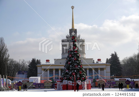 Christmas decorated tree on the territory of the Exhibition of Achievements of the National Economy in the city of Kiev 124491582