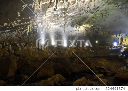 Chugoku region, Akiyoshidai, Akiyoshido, Senmachida and the beautiful illuminated cave, Miya City, Yamaguchi Prefecture (3) 124491874