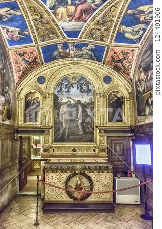 Interiors of Collegio del Cambio, historical building in Perugia, Italy Interiors of Collegio del Cambio, historical building in Perugia, Italy 124491906