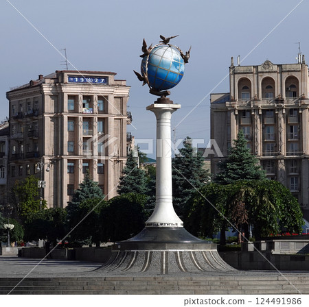 Monument Globe - zero kilometer sign in the center of Kiev with distances to the capitals of the world 124491986