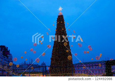 The central tree on the square of the city of Kiev for the New Year 2022 The central tree on the square of the city of Kiev for the New Year 2022 124492066