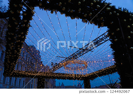The central tree on the square of the city of Kiev for the New Year 2022 124492067