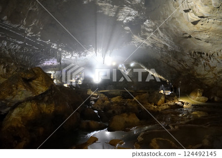 Chugoku region, Akiyoshidai, Akiyoshido, Senmachida and umbrellas, impressive light-up image, Miya City, Yamaguchi Prefecture (1) 124492145