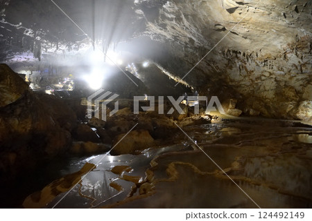 中國地方、秋吉台、秋吉堂、千町田和遮陽傘、令人印象深刻的亮燈景觀、山口縣宮市（4） 124492149