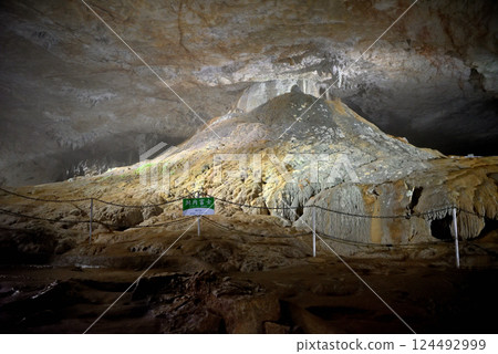 The landmark of Akiyoshido Cave, Akiyoshidai, Chugoku region, Hiroba, illuminated Fuji inside the cave, Miya City, Yamaguchi Prefecture (2) 124492999