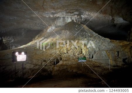 The landmark of Akiyoshido, Akiyoshidai, Chugoku region, Hiroba, illuminated Fuji inside the cave, Miya City, Yamaguchi Prefecture (4) The landmark of Akiyoshido, Akiyoshidai, Chugoku region, Hiroba, illuminated Fuji inside the cave, Miya City, Yamaguchi Prefecture (4) 124493005