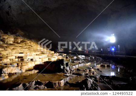 Image of tourists enjoying the view of the 100 plates from the route of Akiyoshi-dai, Akiyoshido, Chugoku region, Miya City, Yamaguchi Prefecture (2) 124493522