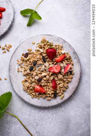 Homemade granola with fresh strawberry 124494010