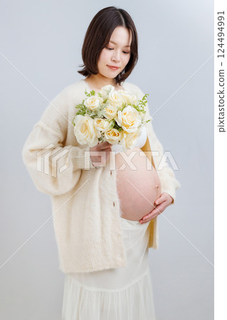Pregnancy Maternity Photo 124494991