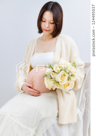 Pregnancy Maternity Photo 124495037