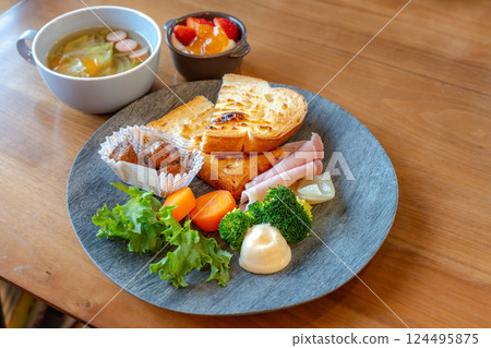 Toast and a colorful Western breakfast plate Toast and a colorful Western breakfast plate 124495875