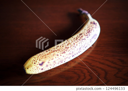 Delicious looking bananas on the table Delicious looking bananas on the table 124496133