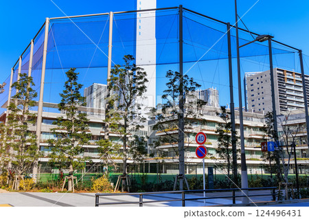 Harumi Nishi Elementary School, a public elementary school in the Harumi Flag district of Chuo Ward, Tokyo 124496431