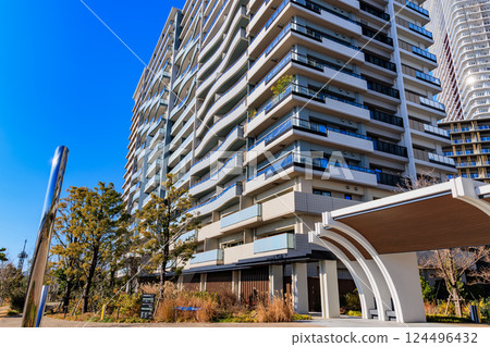 東京中央區晴海碼頭上整齊排列的晴海旗幟 東京中央區晴海碼頭上整齊排列的晴海旗幟 124496432