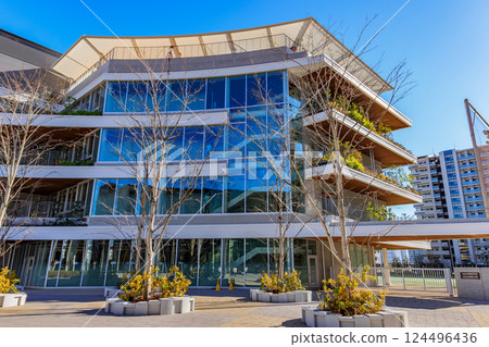 Harumi Nishi Elementary School, a public elementary school in the Harumi Flag district of Chuo Ward, Tokyo 124496436