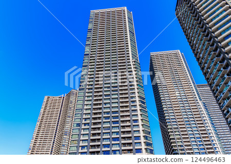 Tokyo Chuo Ward cityscape: Tower apartments at Harumi Pier 124496463