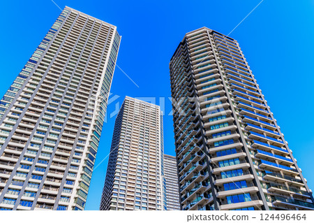 Tokyo Chuo Ward cityscape: Tower apartments at Harumi Pier 124496464
