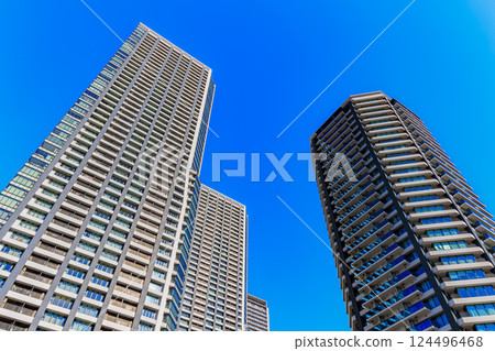 Tokyo Chuo Ward cityscape: Tower apartments at Harumi Pier 124496468