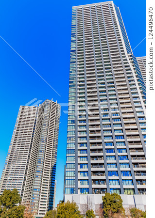 Tokyo Chuo Ward cityscape: Tower apartments at Harumi Pier 124496470