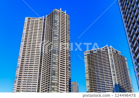 東京中央區城市景觀:晴海碼頭的塔樓公寓 東京中央區城市景觀:晴海碼頭的塔樓公寓 124496478